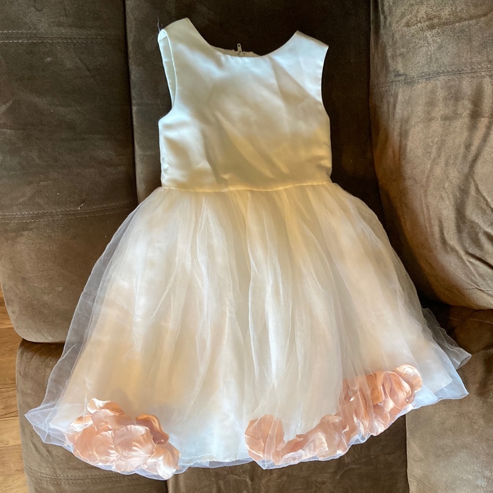 Flower girl dress, size 2. No brand tag